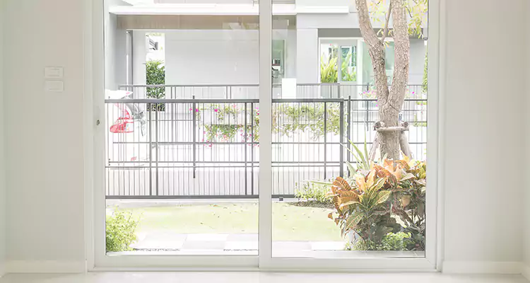 Balcony Screen Door Repair in Winter Haven, FL