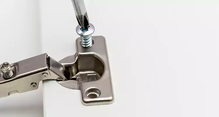 Screen Door Hinge Repair in Winter Haven, FL